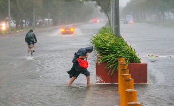 Жертвами тайфуна на Филиппинах стали более 80 человек