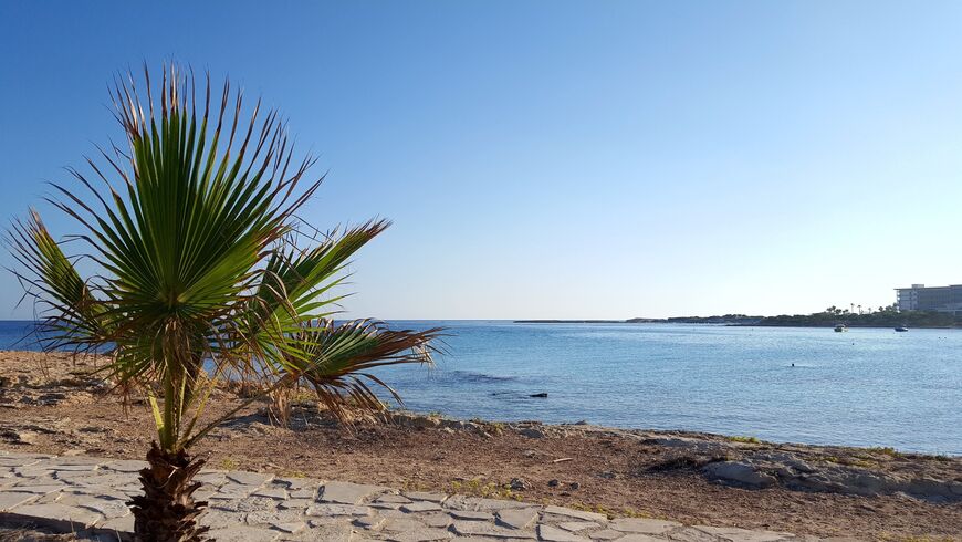 Пляж Микри Ланда на Кипре