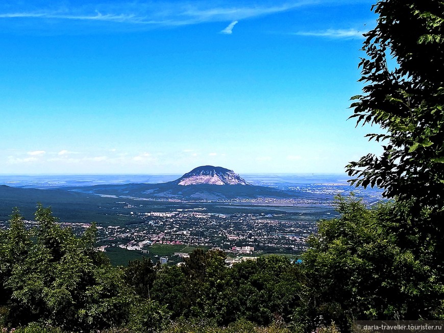 Для примера - гора Змейка. (Вид с горы Машук, Пятигорск).