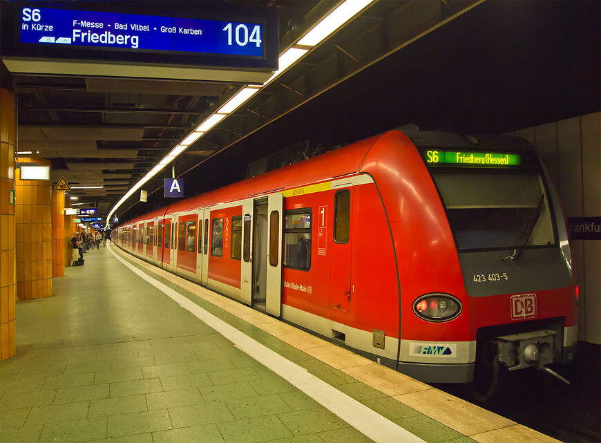 Станция S-Bahn - линия S6 до Фридберга