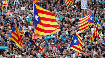 В Каталонии митингующие заблокировали автомобильные и железные дороги