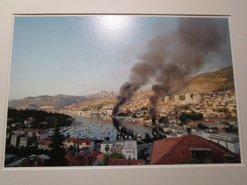 Фото пожаров в Дубровнике от обстрелов сербов.