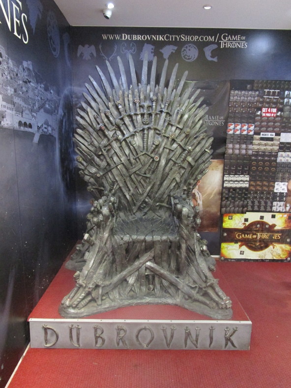 Железный трон в магазине сувениров Игры престолов.