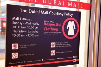 В Дубае напоминают туристам о дресс-коде и наказании за его несоблюдение