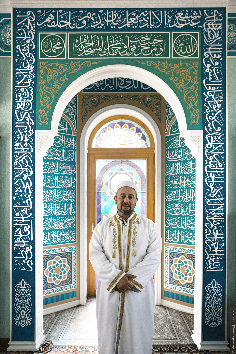Мусульманская зовут. Шамаил Гелястанов. Ади ибн Мусафир. Мечеть Мусафир. Шамаил мусульманский синий.