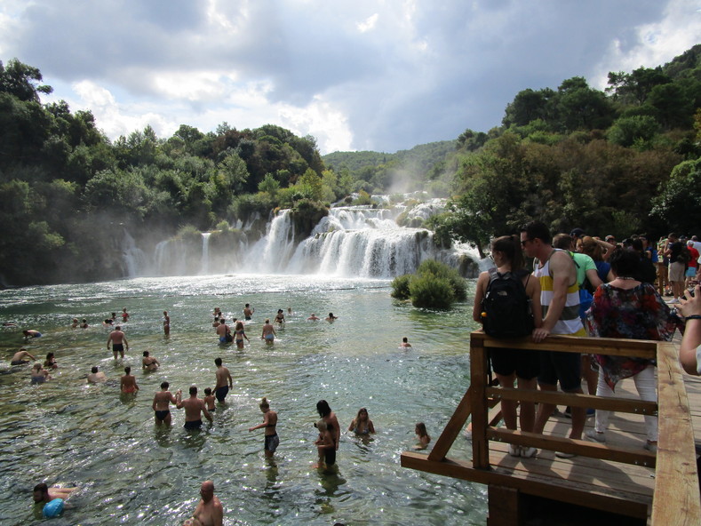Скрадински бук примечателен помимо прочего тем, что, в отличие от другого национального парка Хорватии - Плитвицкие озера, в нем совершенно официально можно купаться. 