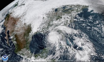 Во Флориде в связи с ураганом объявлен режим ЧП