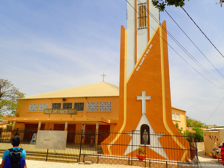 Мысли о вечном на ракушечном христианском острове Жуаль-Фадиут что в жаркой Африке