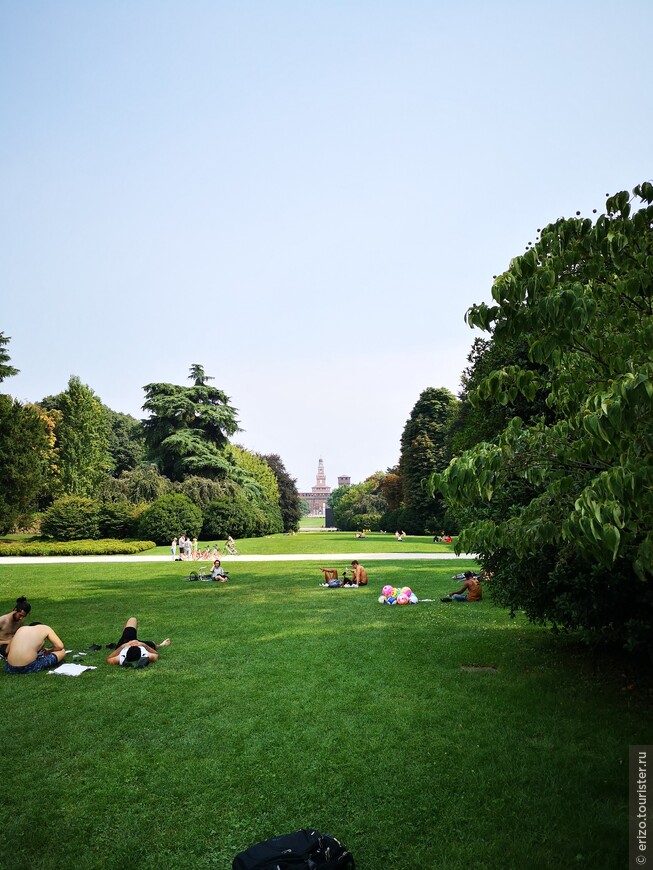 Парк в Милане.