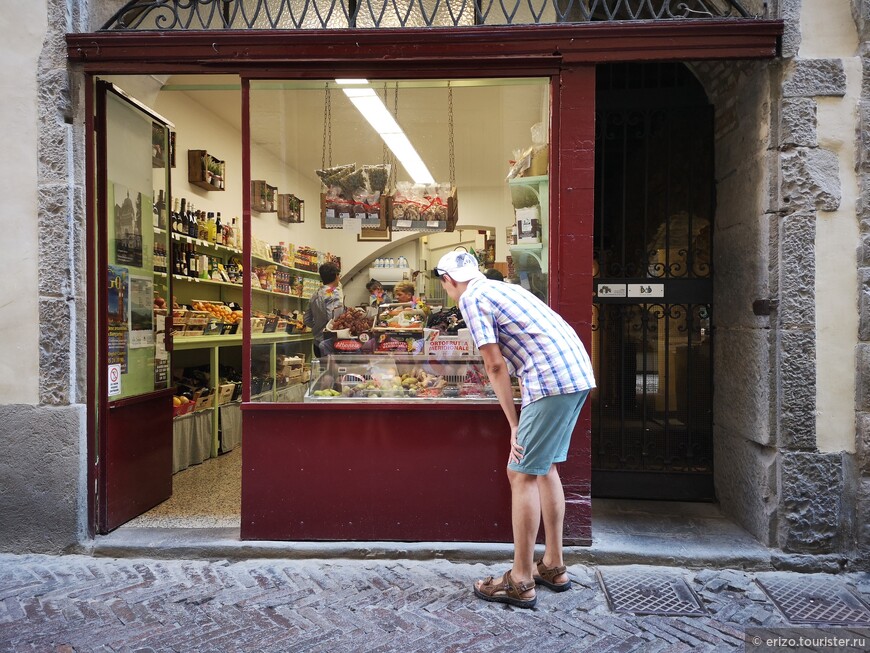 Много разных вкусностей в Бергамо, верхний город.