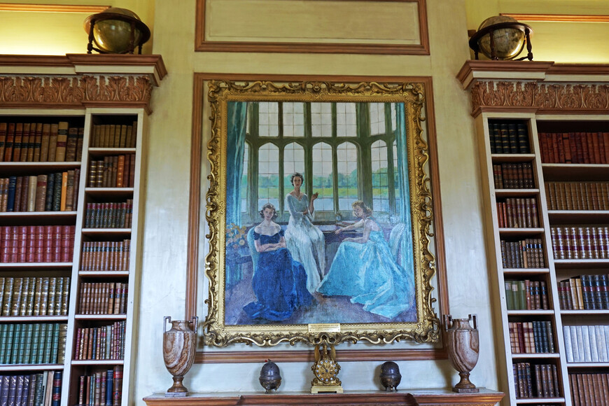 На картине Леди Олив с дочками – американка, владелица замка Лидс.