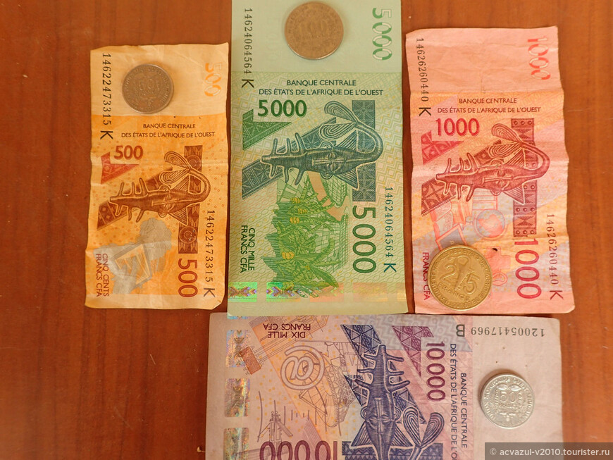 Сенегальские банкноты и ликёры