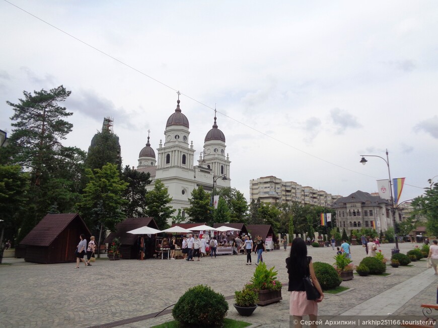 По Румынии. По достопримечательностям Яссы — столице Западной Молдовы