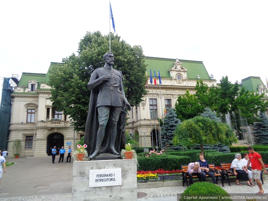 По Румынии. По достопримечательностям Яссы — столице Западной Молдовы