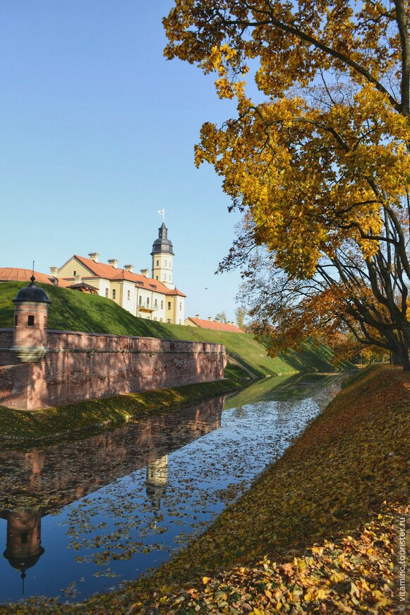 Золотая осень в Несвижском замке