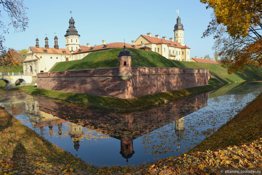 Золотая осень в Несвижском замке