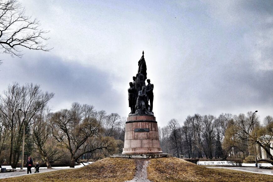 Памятник Героям Краснодона