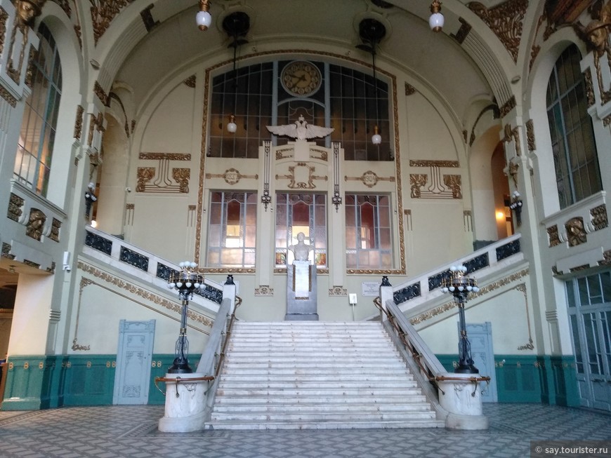 Витебский вокзал в Петербурге — шедевр в стиле модерн. А что там внутри кроме поездов?