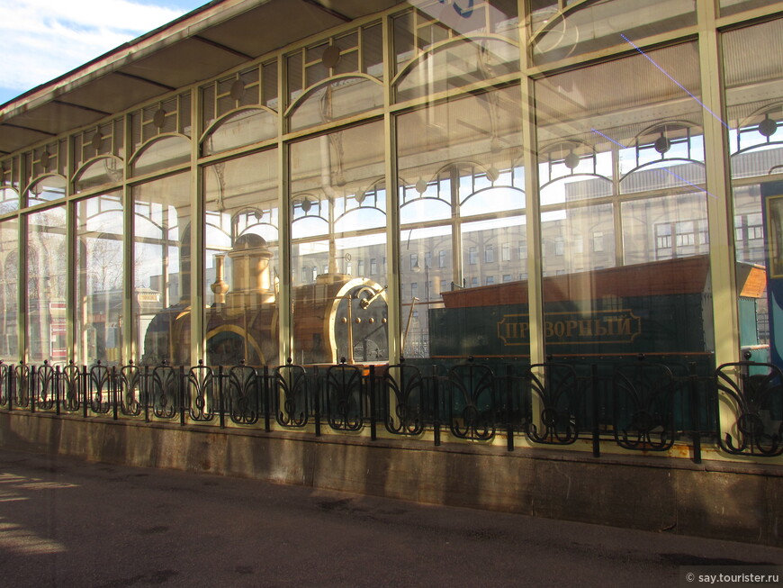 Витебский вокзал в Петербурге — шедевр в стиле модерн. А что там внутри кроме поездов?