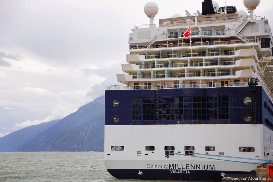 Аляска. «Celebrity Millennium» на фоне фьордов и ледников