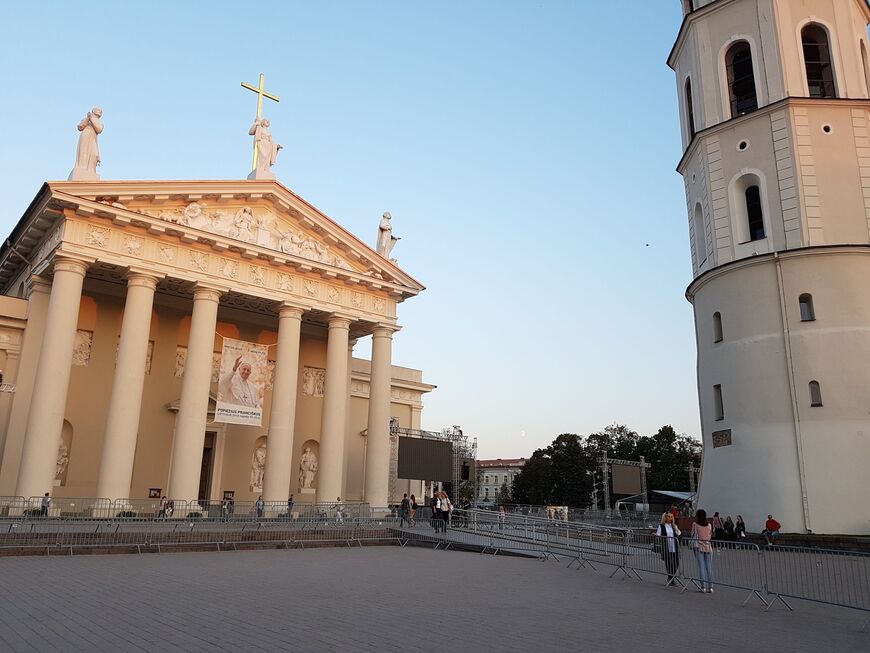 Кафедральная площадь в Вильнюсе