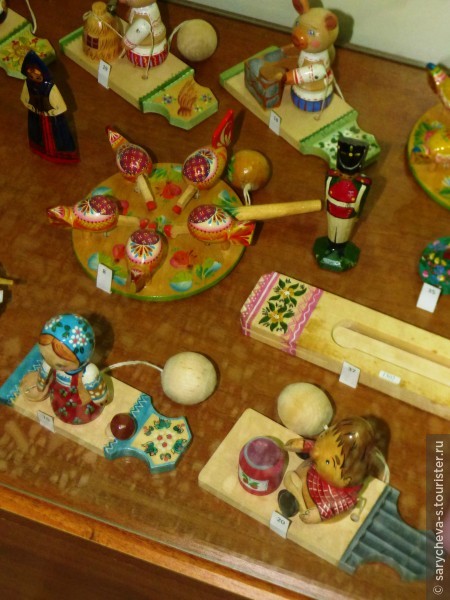 Деревянные игрушки - символ любого детства :)