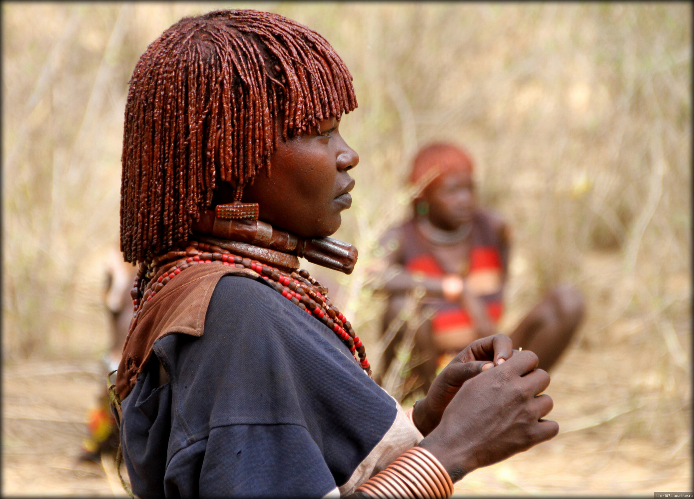 Африканский народ сканворд. Племя Хамер Эфиопия. Тутси народ Африки женщины. Нилоты Масаи раса. Нилоты Африки.