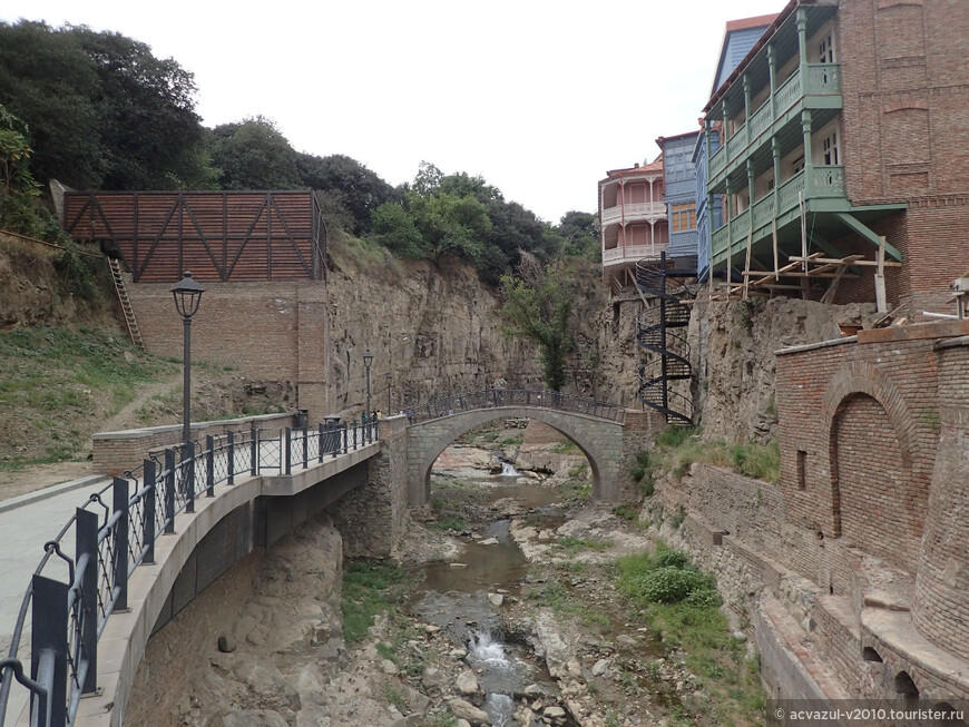 Тбилисские серные бани, горячие источники и водопад 