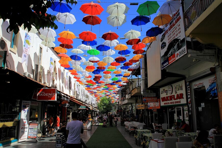 Улица зонтиков в Анталии
