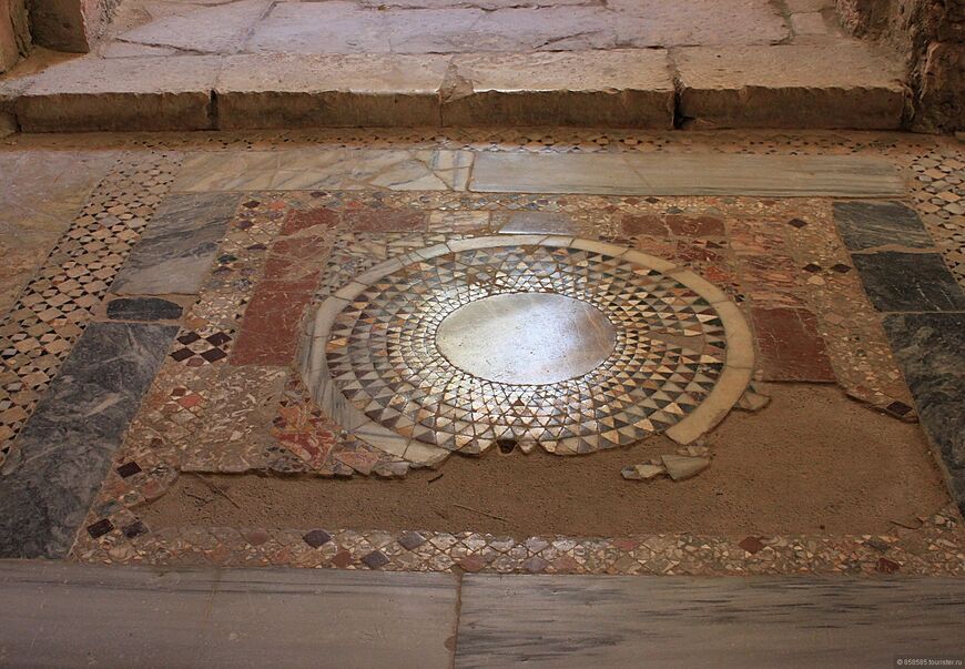 Фрагмент мозаики в церкви