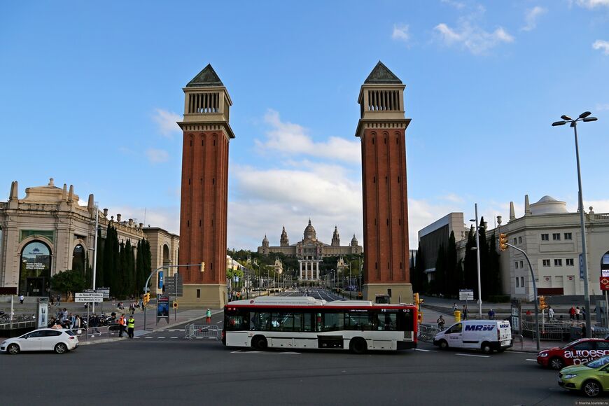 Вид на музей с площади Испании