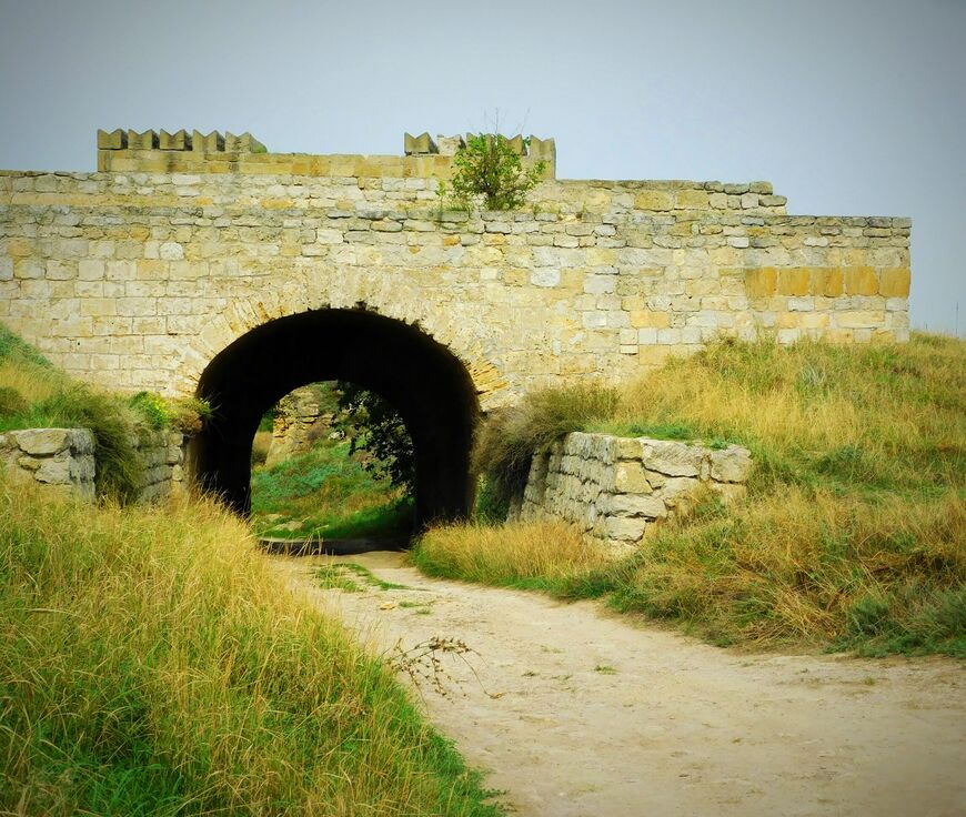Ворота крепости Ени-Кале
