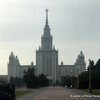 Обзорная экскурсия по Москве. Обязательно приезжаем на Воробьевы горы. Торжественно здесь нас встречает здание МГУ. 
