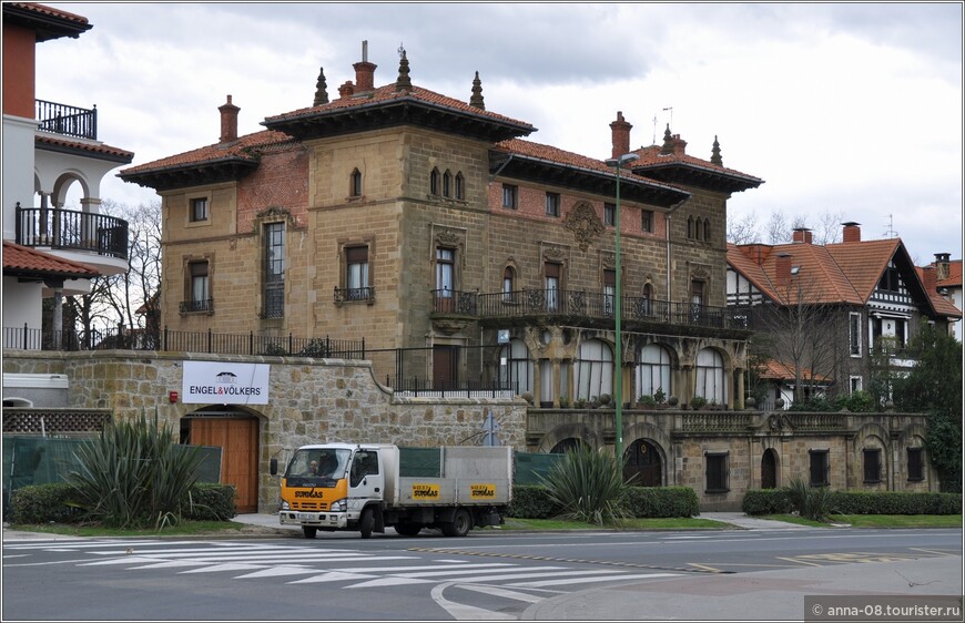 Дворец маркиза Оласо (palacio del Marqués de Olaso) начала XX века.