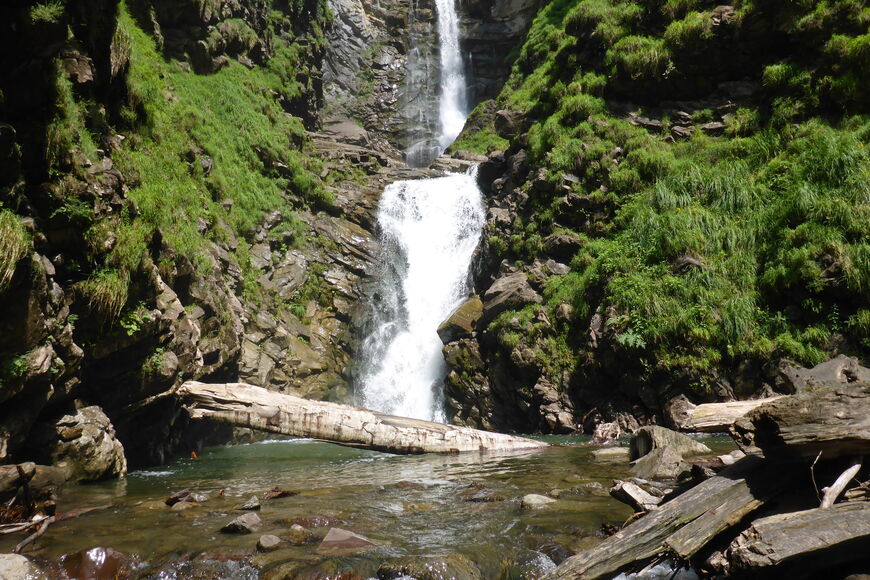 Водопад в урочище реки Чудо-Красотка