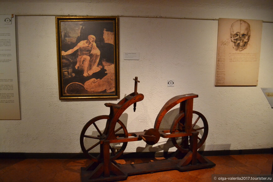 Машина Леонардо прообраз современного велосипеда.