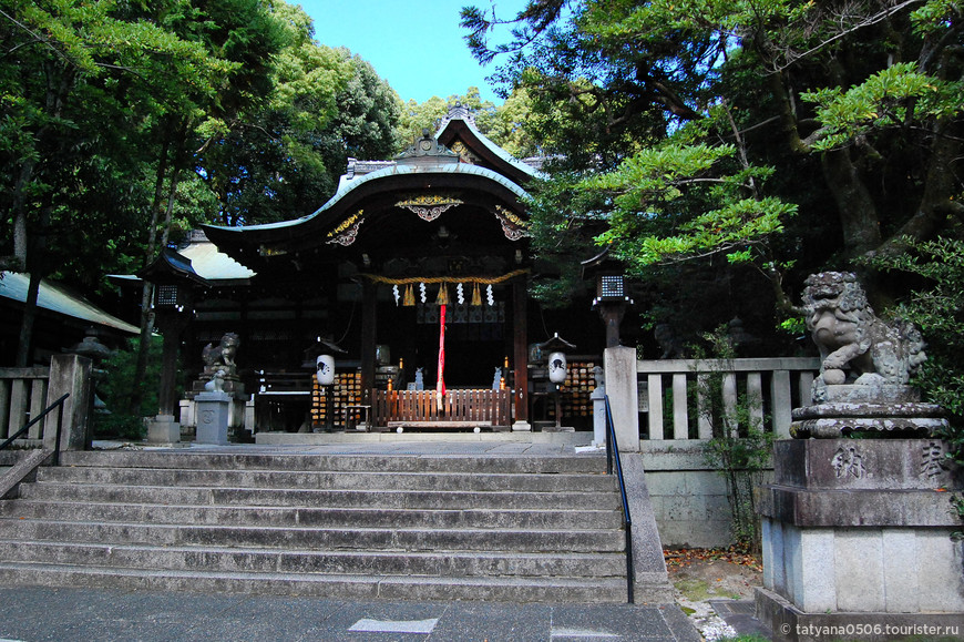 Главное святилище храма Оказаки-дзиндзя
