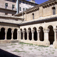 San Pedro el Viejo. Конечно, несомненной жемчужиной монастыря является его романский клуатр (клаустро - на испанский манер). Сегодня монастырь Сан Педро эль Вьехо считается одним из самых старых в Испании.