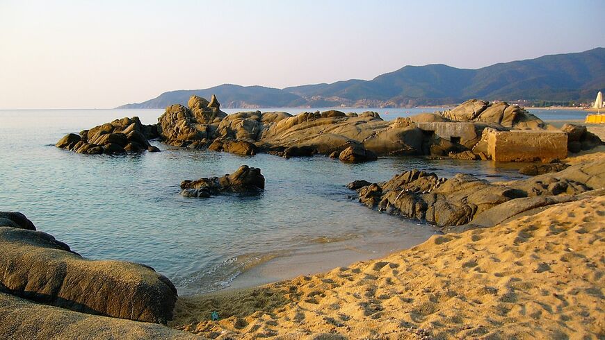 Пляж Сарти в Греции