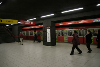 В Милане при резком торможении поезда метро пострадали почти два десятка пассажиров 