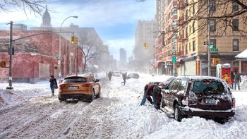 Сильный снегопад вызвал транспортный коллапс на востоке США  