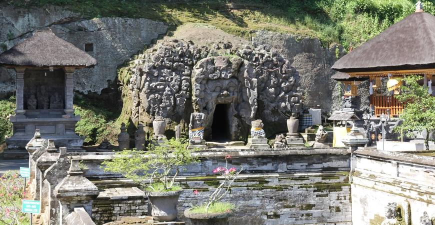 Слоновья пещера Гоа Гаджа (Goa Gajah)