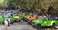 Сафари-джипы на парковке у водопадов