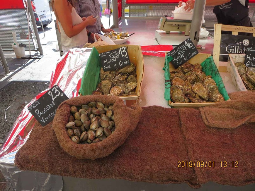 Рынок  Либерасьон  в  Ницце. Устрицы и морепродукты дешево.