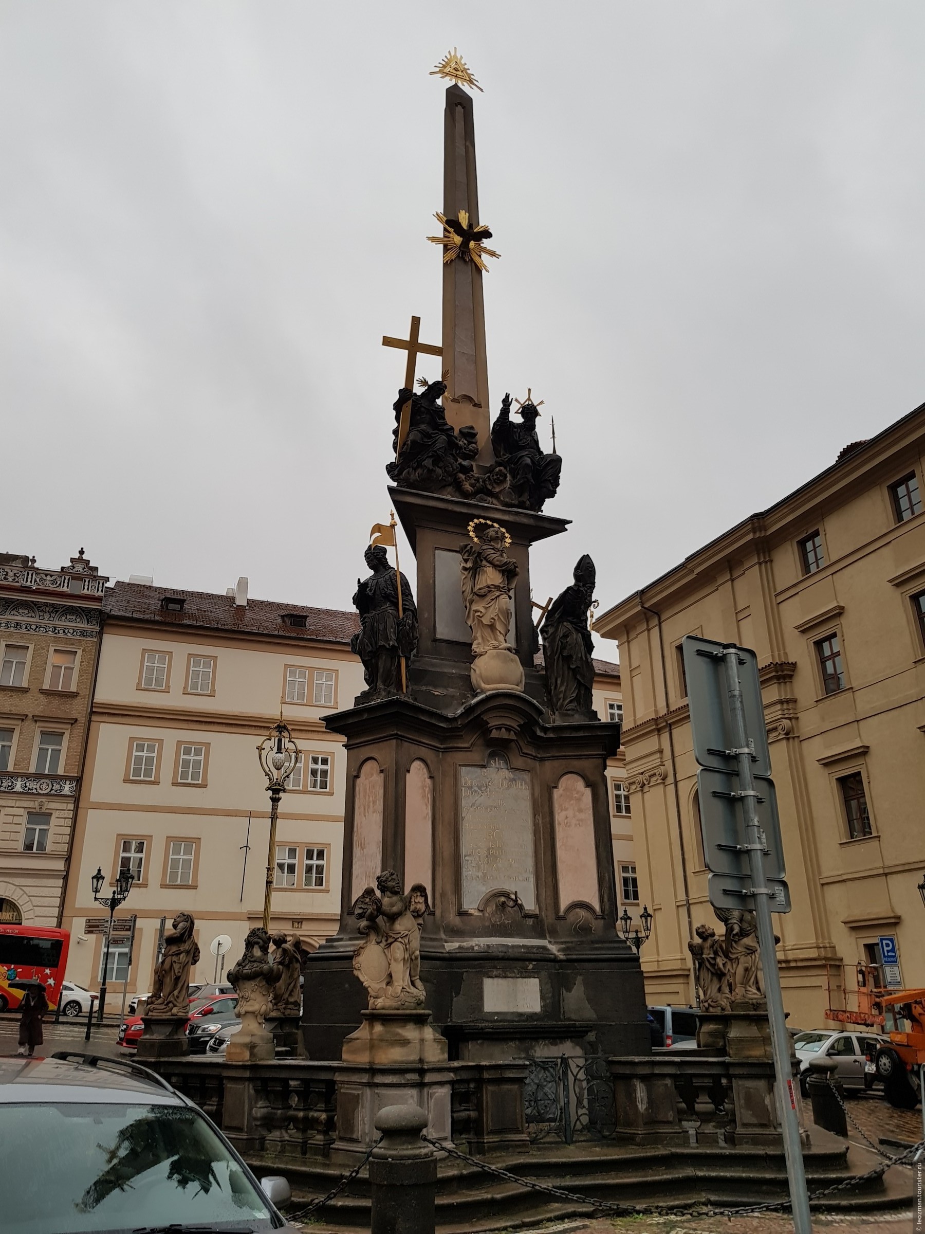 Австрийский город с чумной колонной 4 буквы. Чумная колонна в Праге. Чумной столб в Праге. Моровые столбы в Праге. Чумная колонна (Вена).