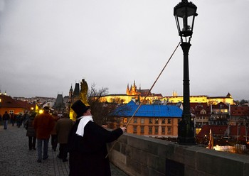 В Праге к Рождеству вернут фонарщиков 