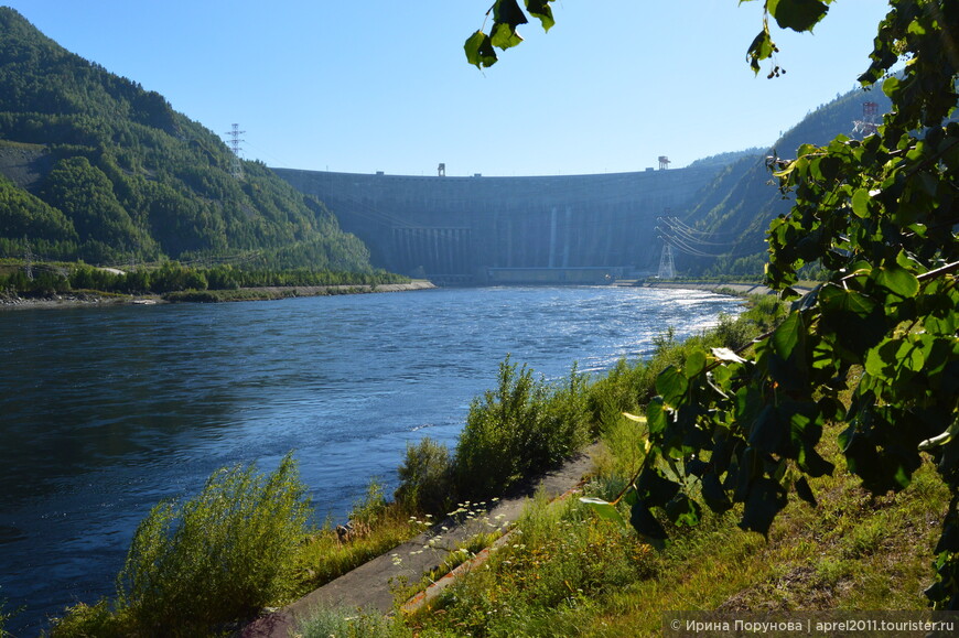 Саяно-Шушенская ГЭС. Солнце помешало сделать более менее приличный кадр