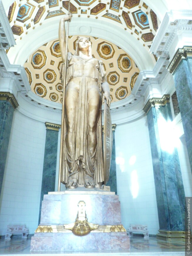 Статуя Республики.