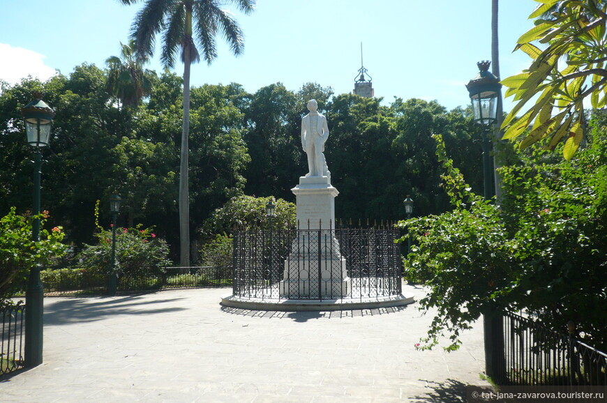 Памятник Карлосу Мануэлю Сеспедесу на Plaza de Armaz .