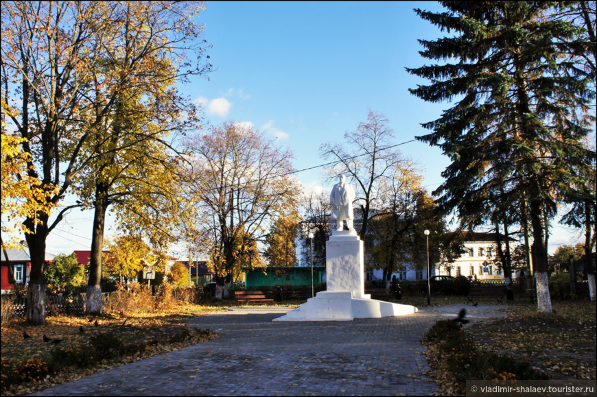 Памятник Ленину на одноимённой площади